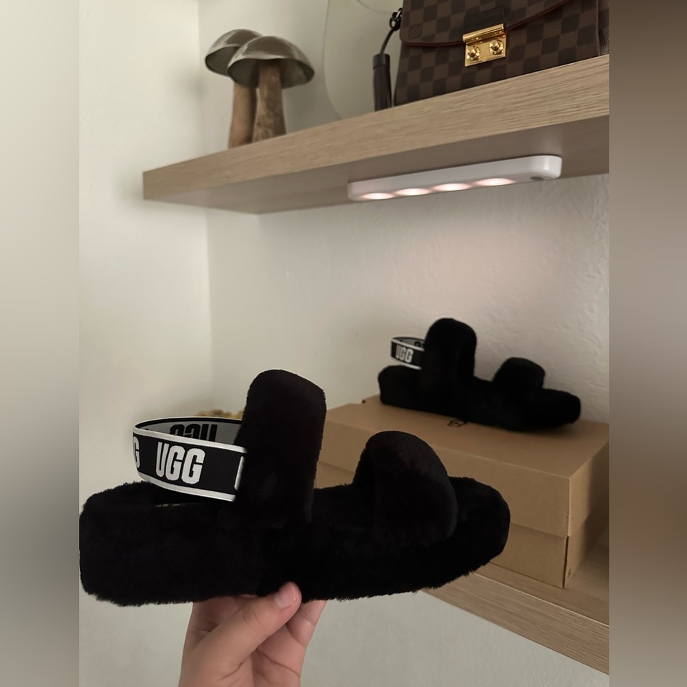 UGG “oh yeah” slipper